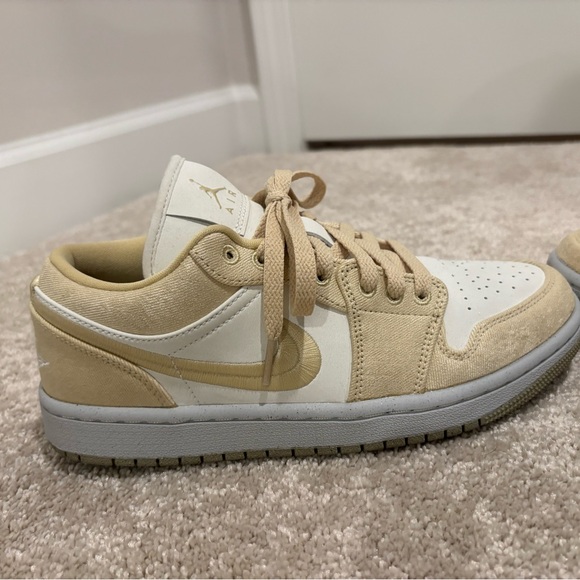 Jordan Air Sneakers in sand and White - Picture 3 of 9